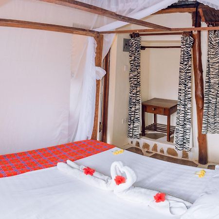 דיאני ביץ' Kijani Cottages In Diani מראה חיצוני תמונה