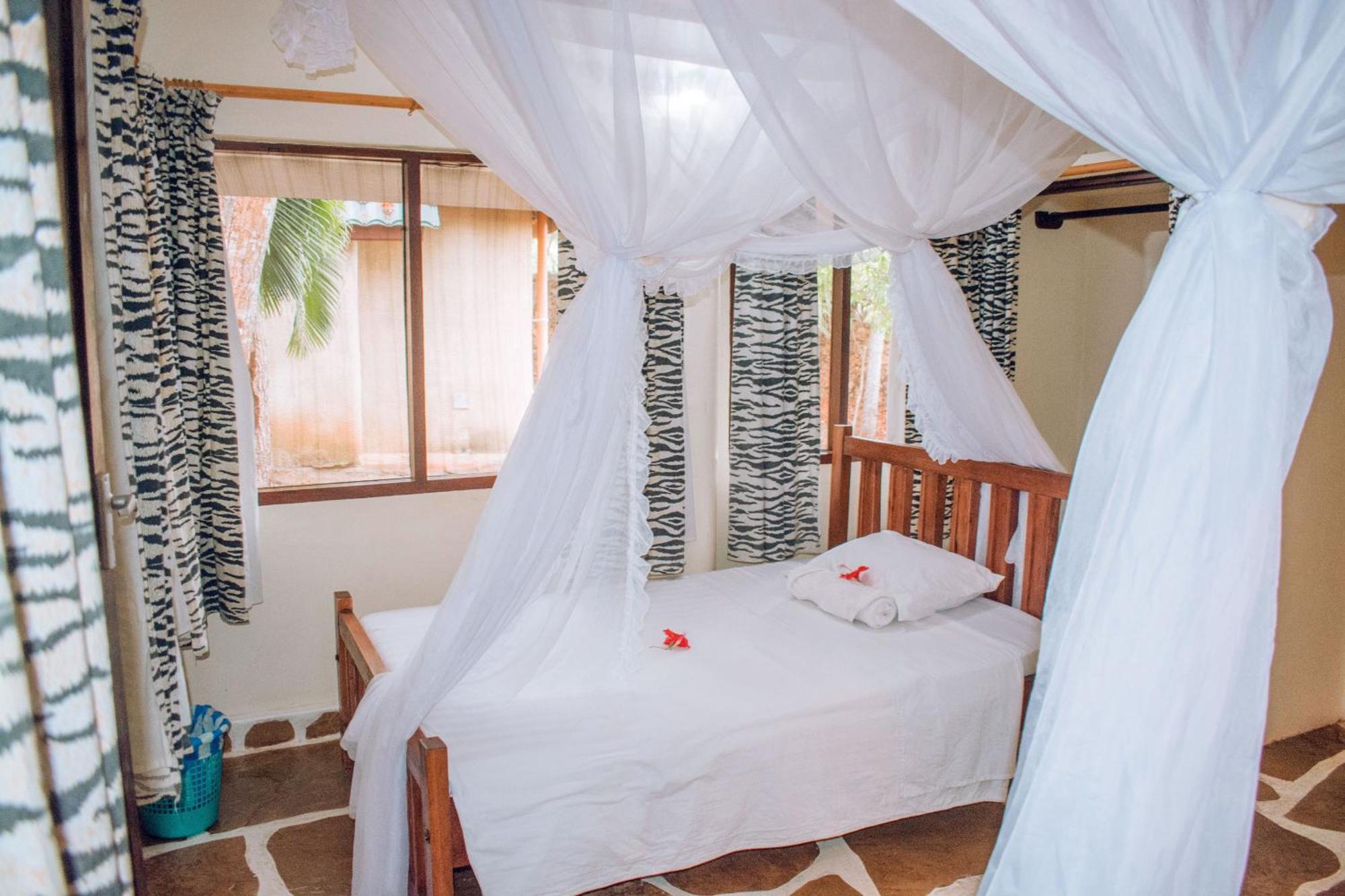 דיאני ביץ' Kijani Cottages In Diani מראה חיצוני תמונה